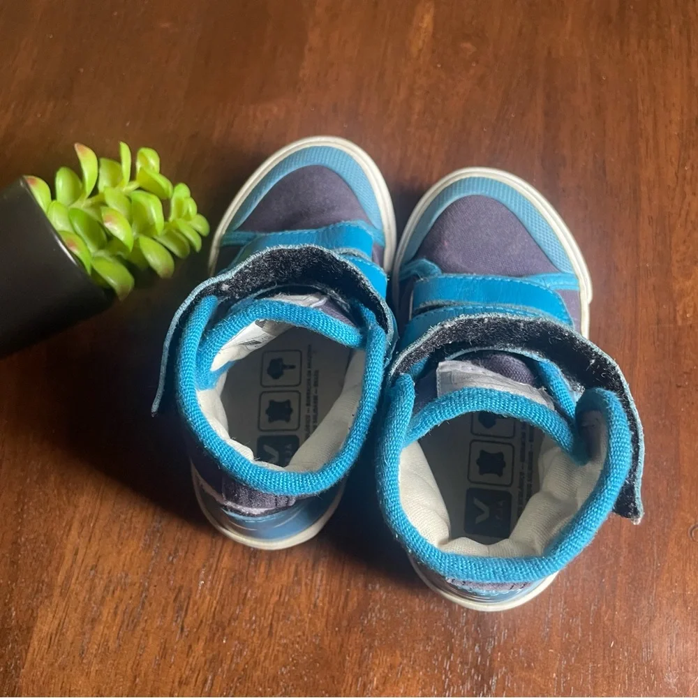 Veja blue white